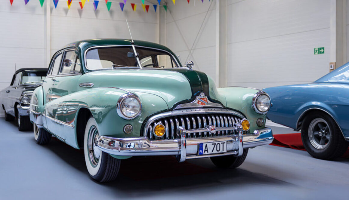 Buick Super Eight 1948 - widok z przodu i prawego boku