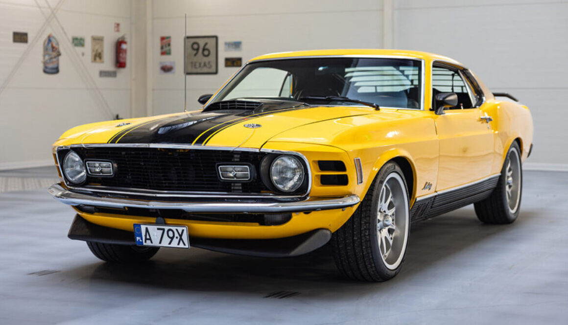 Ford Mustang Mach1 1970 - widok z przodu i lewego boku