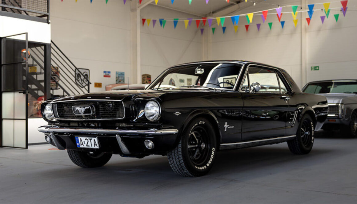 Ford Mustang HT 1966 - widok z przodu i lewego boku