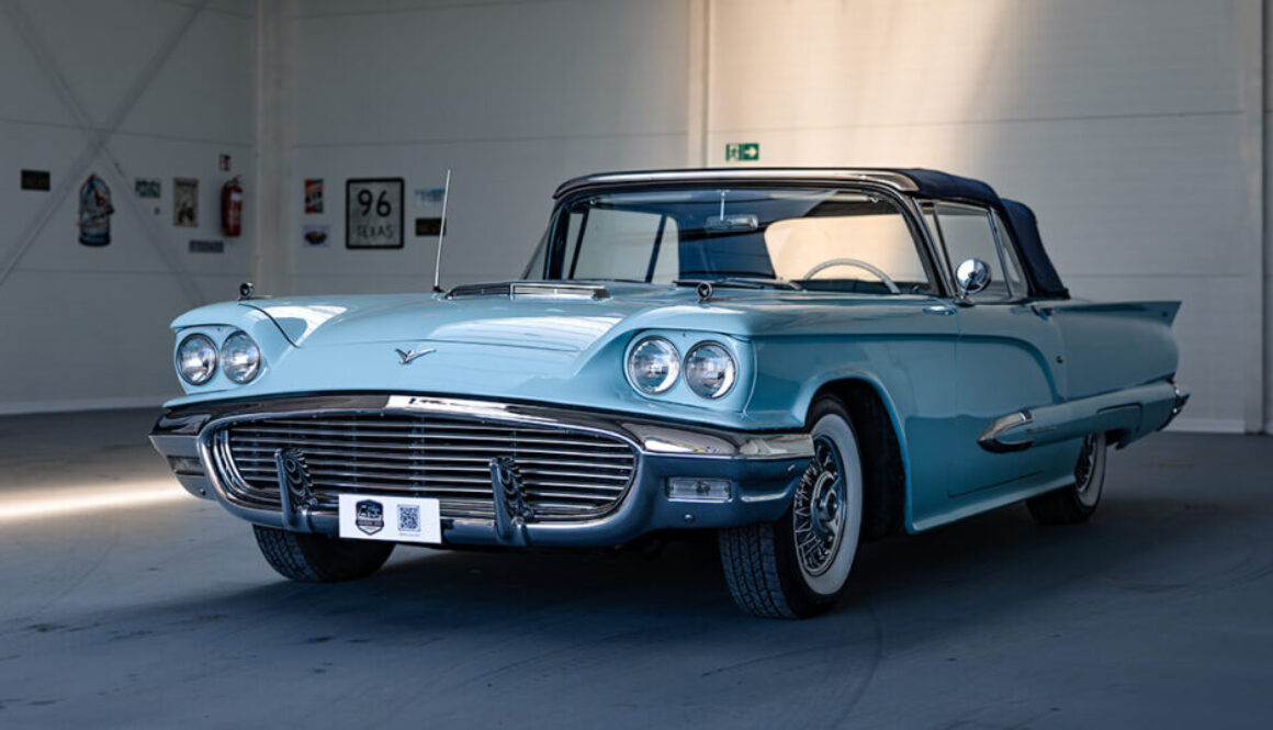 Ford Thunderbird 1959 - widok z przodu i lewego boku