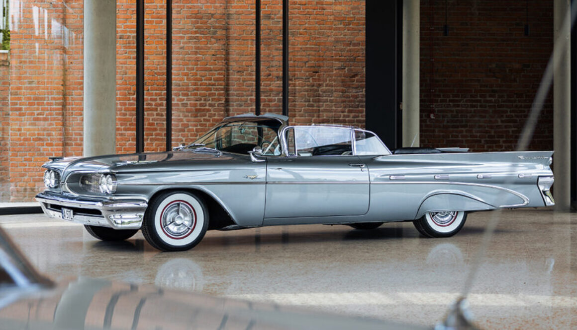 Pontaic Bonneville Convertible 1959 - widok z przodu i lewego boku