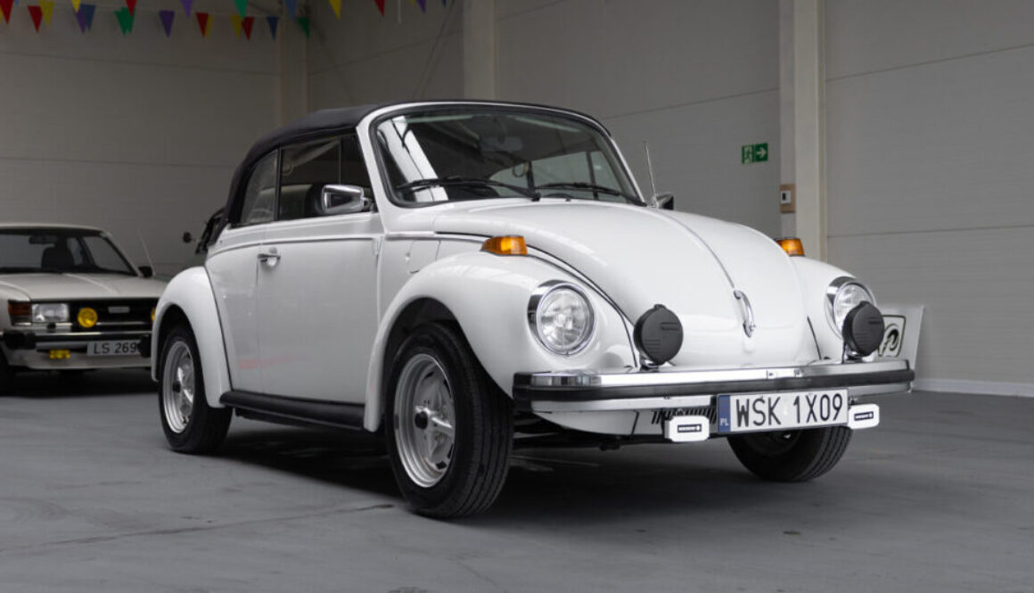 Volkswagen Garbus 1978 - widok z przodu i prawego boku