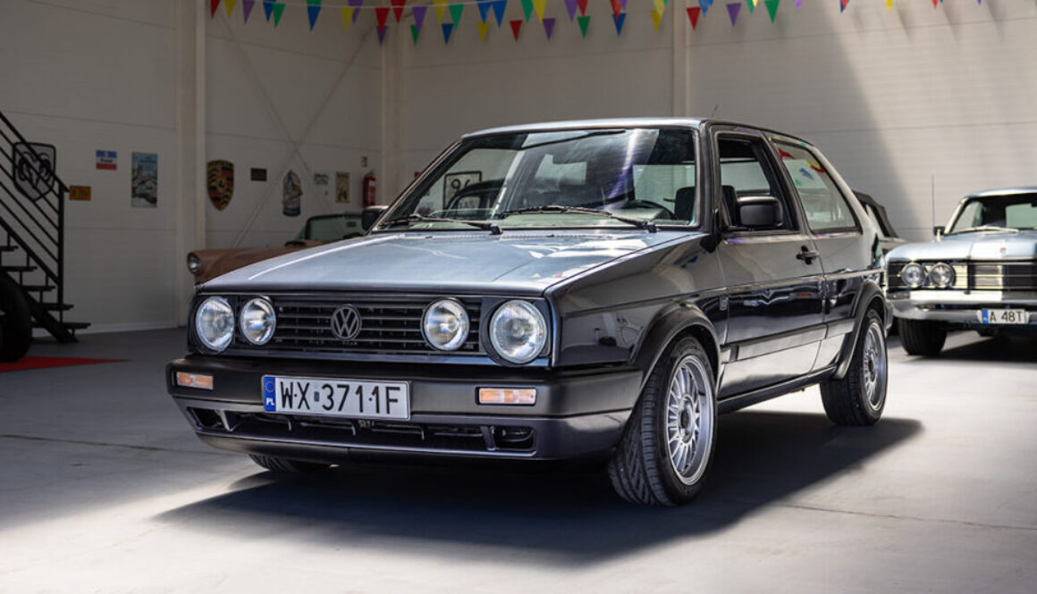 Volkswagen Golf GTI Special 1989 - widok z przodu i lewego boku