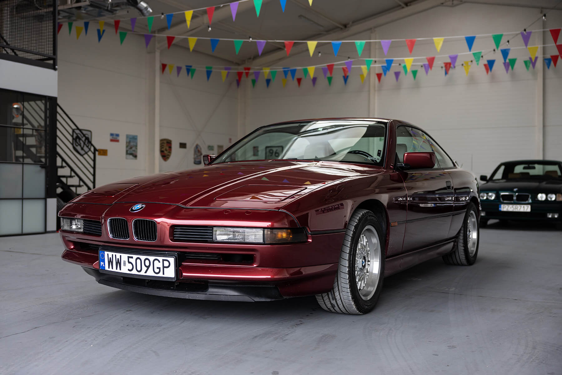 BMW 850i 1991 - widok z przodu i lewego boku