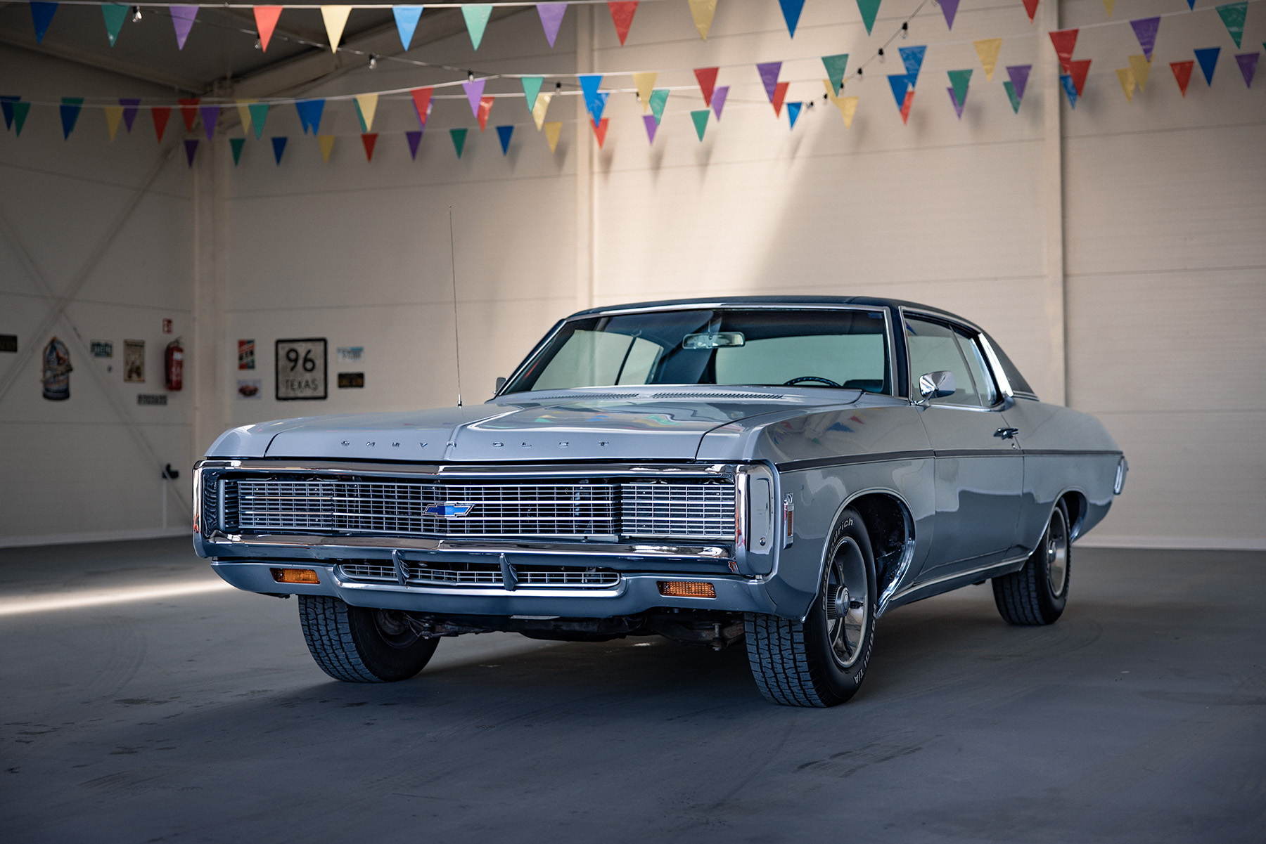 Chevrolet Caprice 1969 - widok z przodu i lewego boku