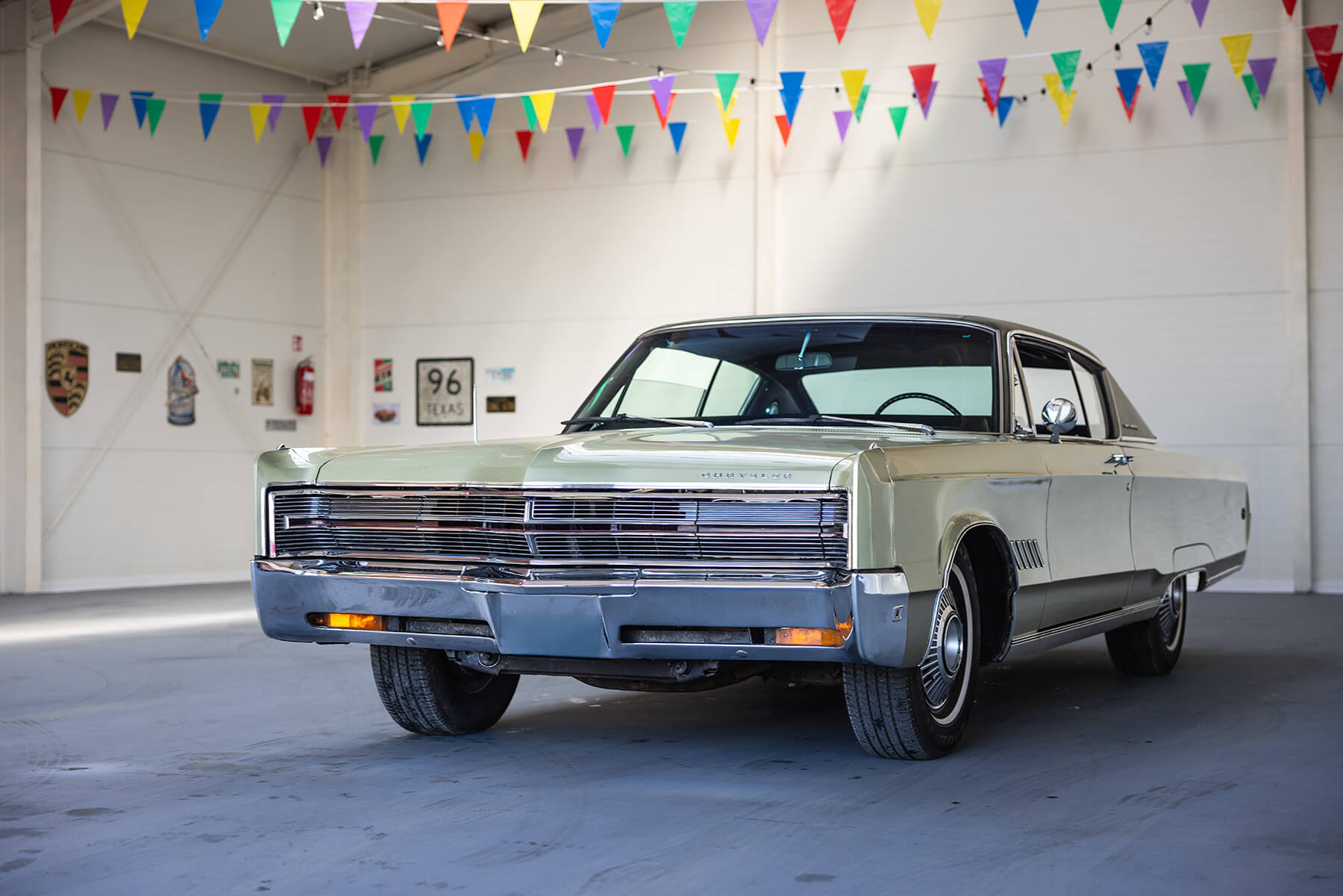 Chrysler 300 TNT 1968 - widok z przodu i lewego boku