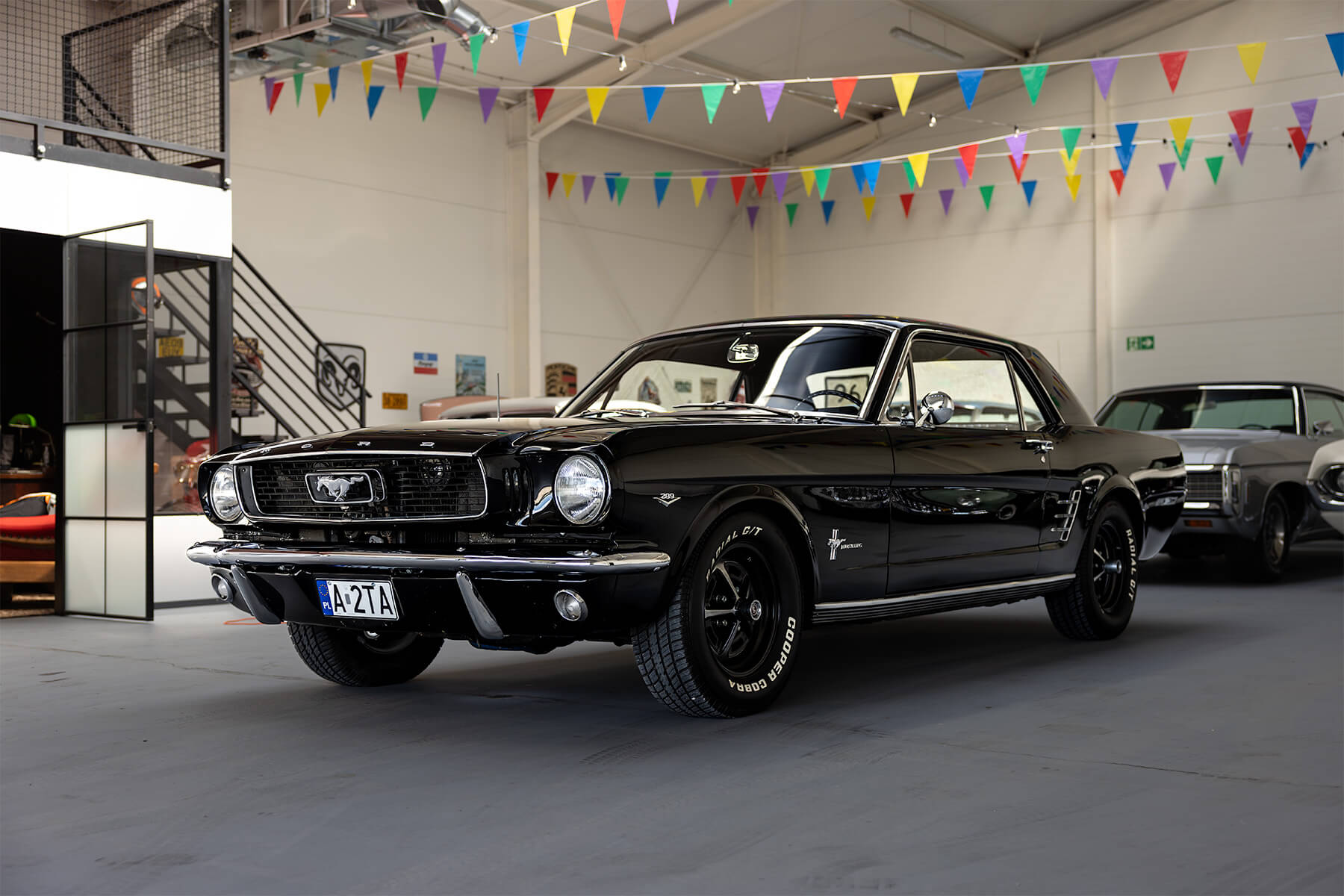 Ford Mustang HT 1966 - widok z przodu i lewego boku