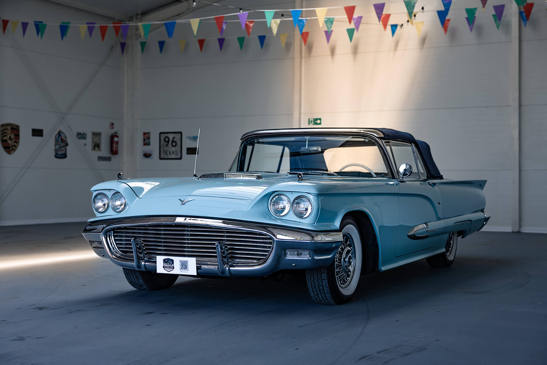 Ford Thunderbird 1959 - widok z przodu i lewego boku