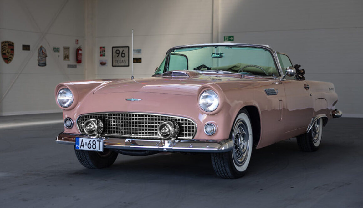 Ford Thunderbird 1956 - widok z przodu i lewego boku