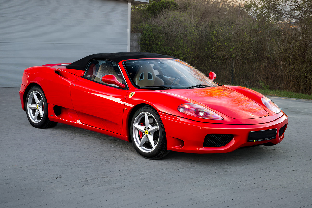 Ferrari 360 Moden Spider 2001 - widok z przodu i lewego boku